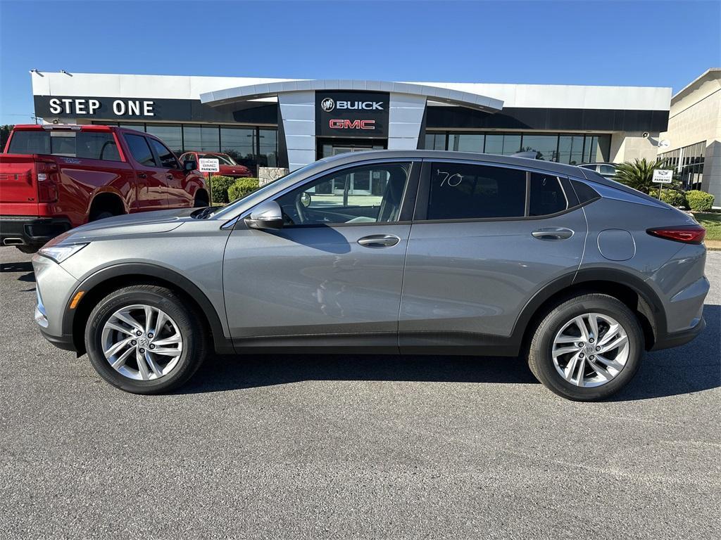 new 2025 Buick Envista car, priced at $25,924