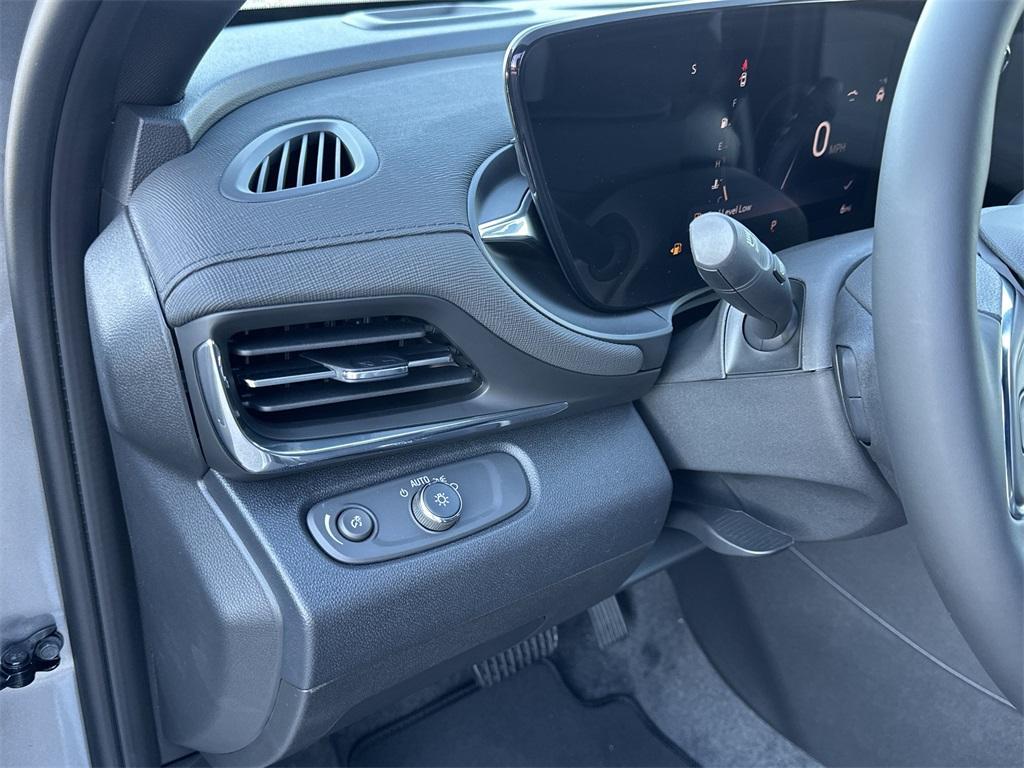 new 2025 Buick Envista car, priced at $25,924