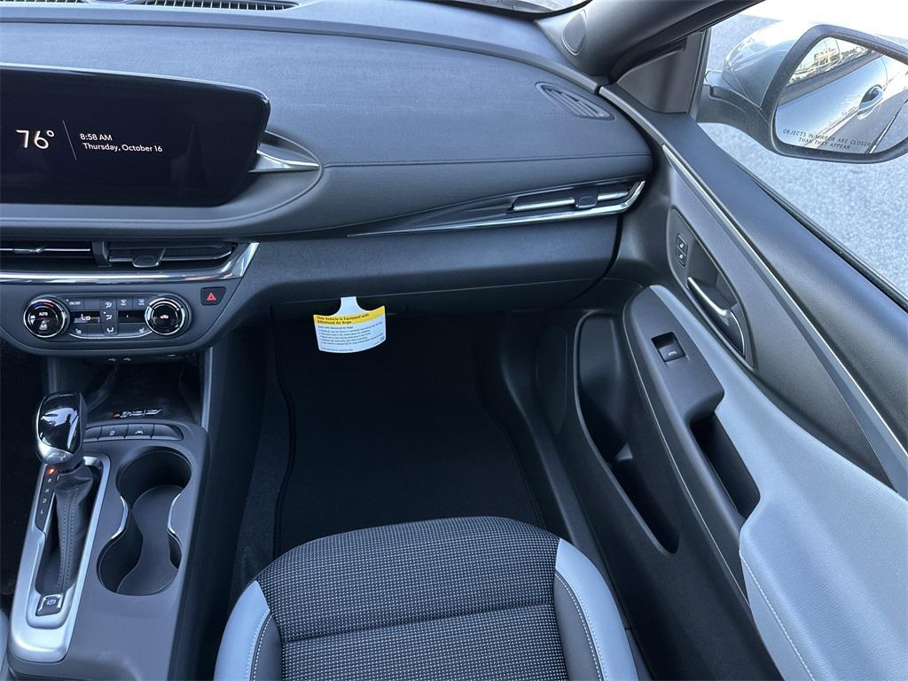 new 2025 Buick Envista car, priced at $25,924