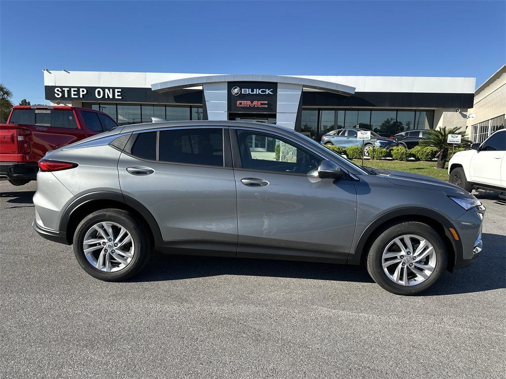new 2025 Buick Envista car, priced at $25,924