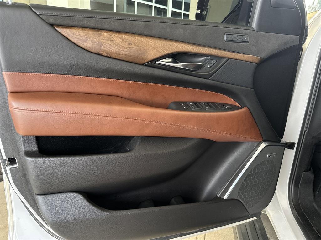 used 2019 Cadillac Escalade ESV car, priced at $38,891