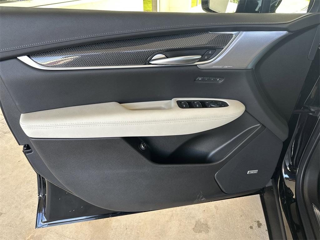 new 2025 Cadillac XT5 car, priced at $63,465