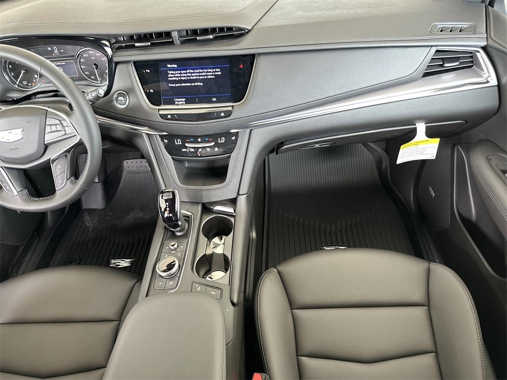 new 2025 Cadillac XT5 car, priced at $45,840
