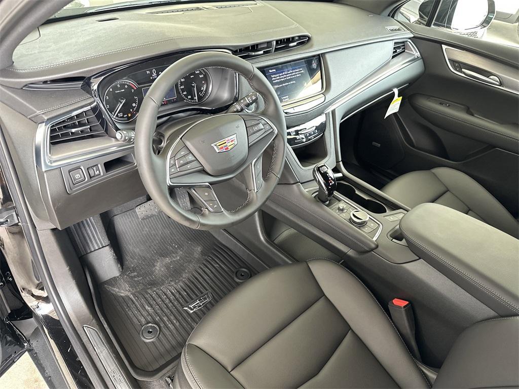 new 2025 Cadillac XT5 car, priced at $45,840