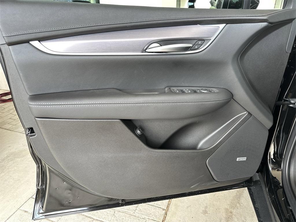 new 2025 Cadillac XT5 car, priced at $45,840