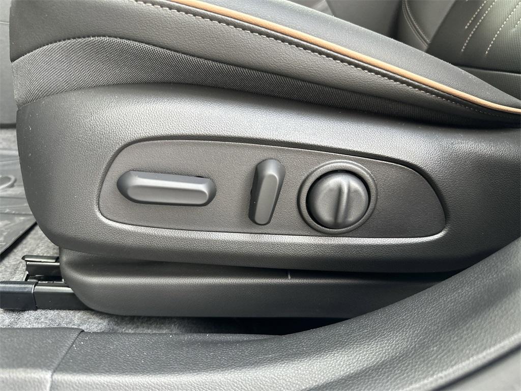 new 2025 Buick Envista car, priced at $29,771