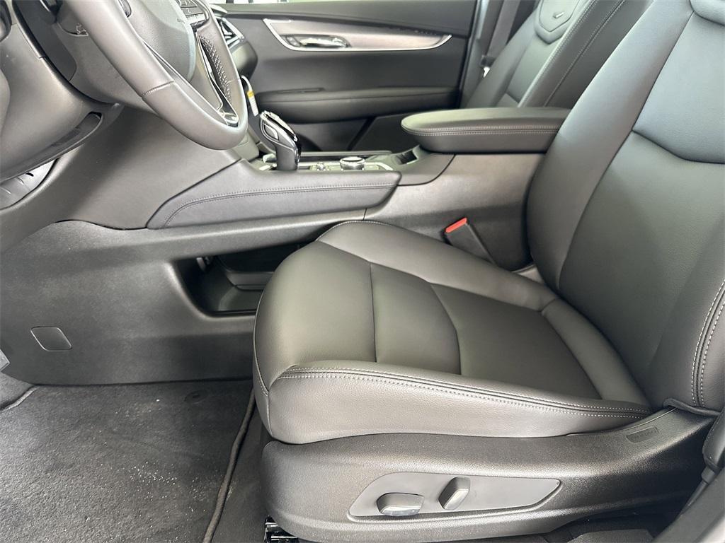 new 2025 Cadillac XT6 car, priced at $48,415