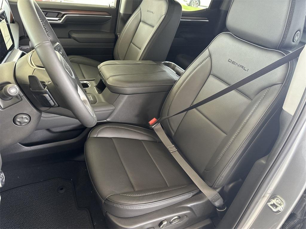 new 2025 GMC Sierra 1500 car, priced at $72,040