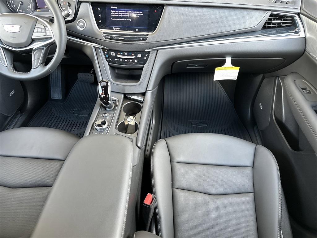 new 2025 Cadillac XT5 car, priced at $58,415