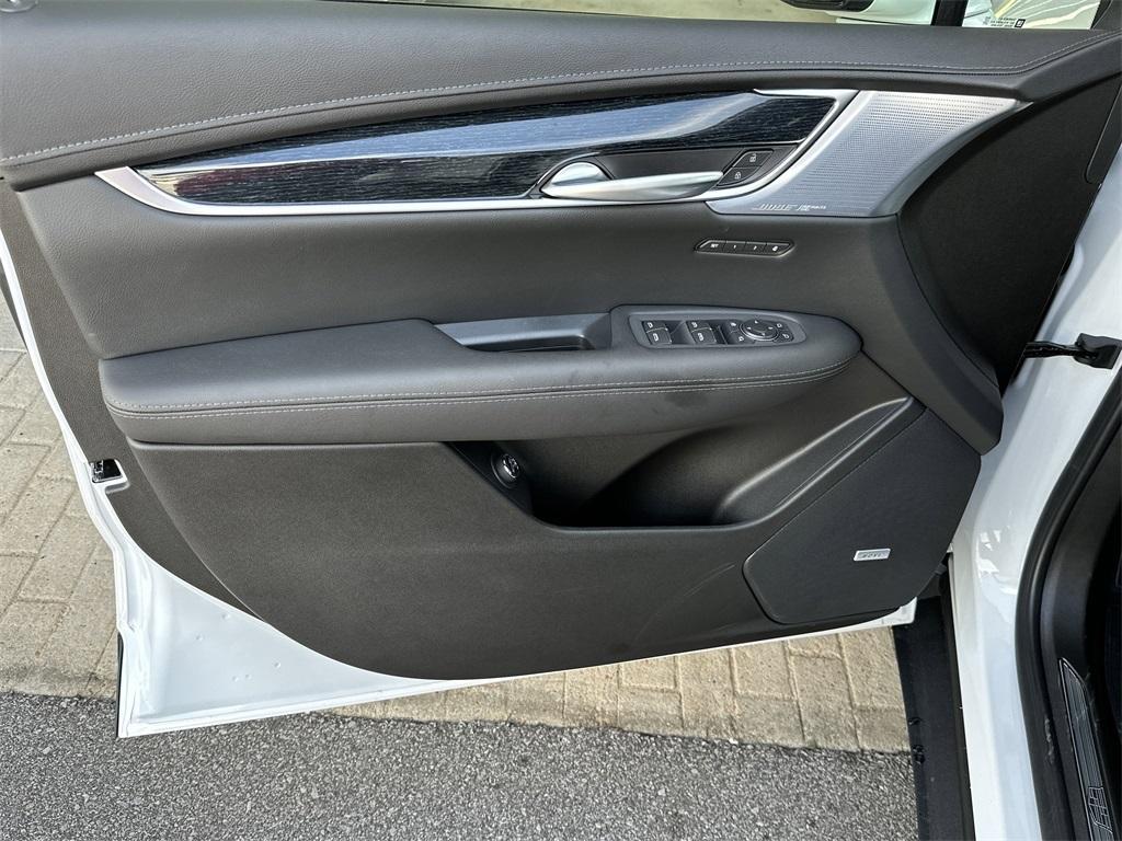 new 2025 Cadillac XT5 car, priced at $58,415