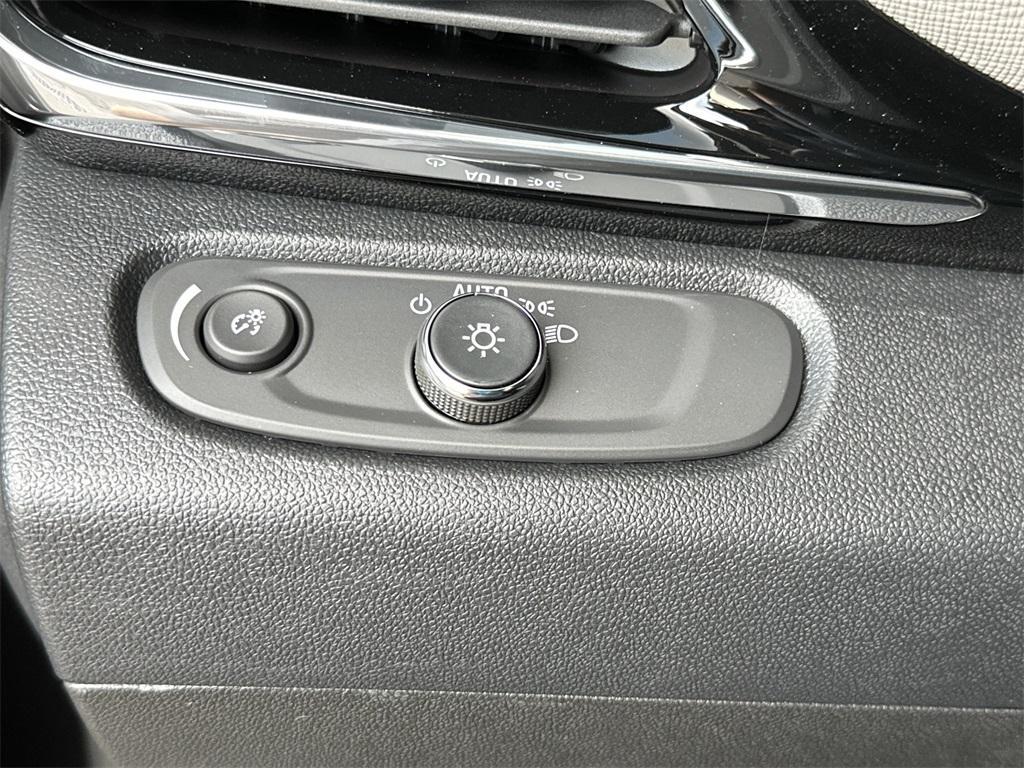 new 2025 Buick Envista car, priced at $29,925