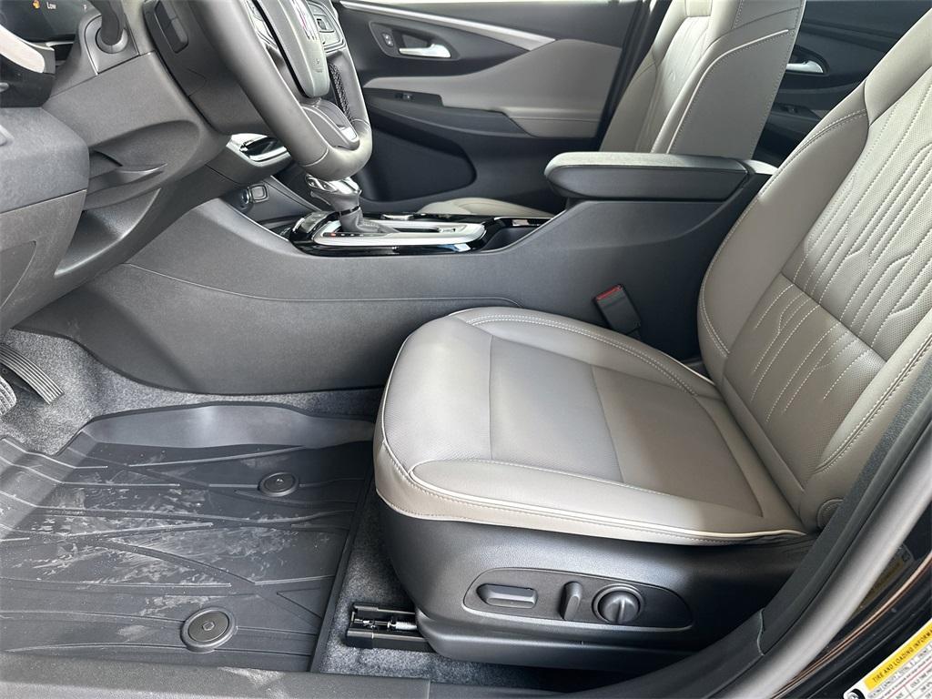 new 2025 Buick Envista car, priced at $29,925