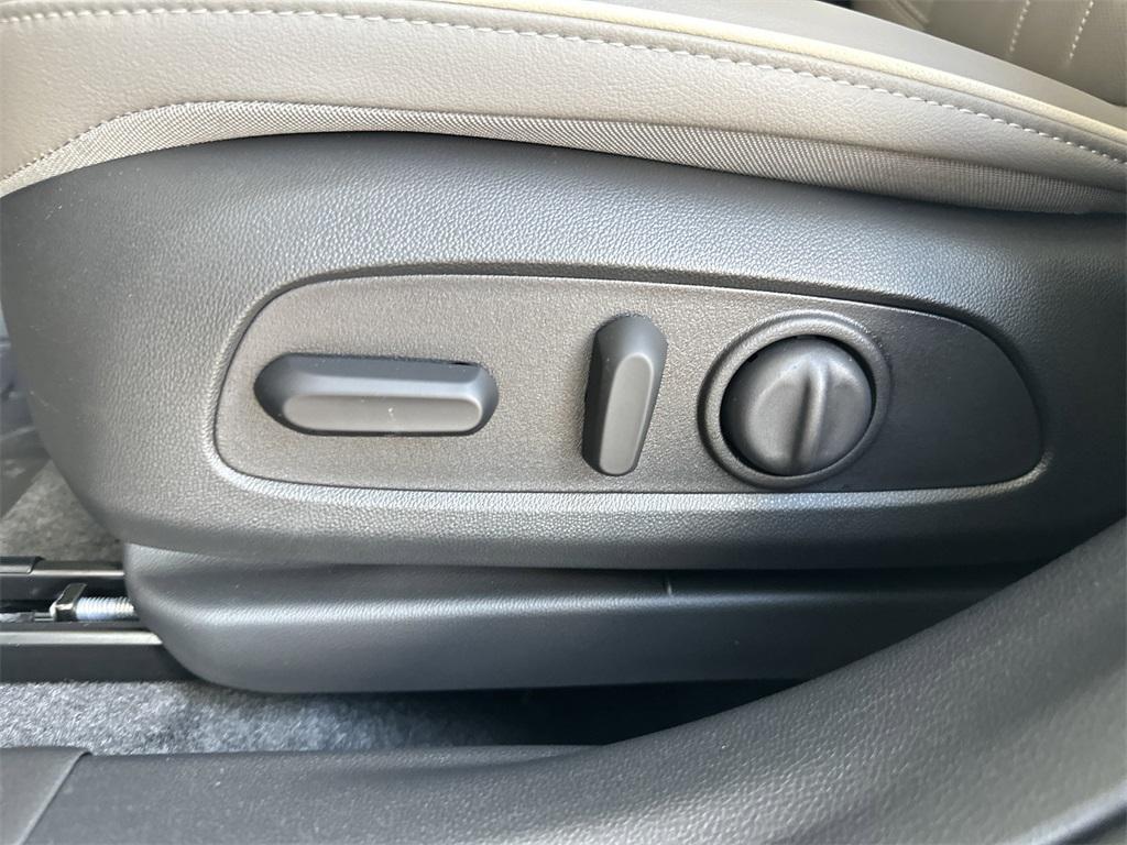 new 2025 Buick Envista car, priced at $29,925