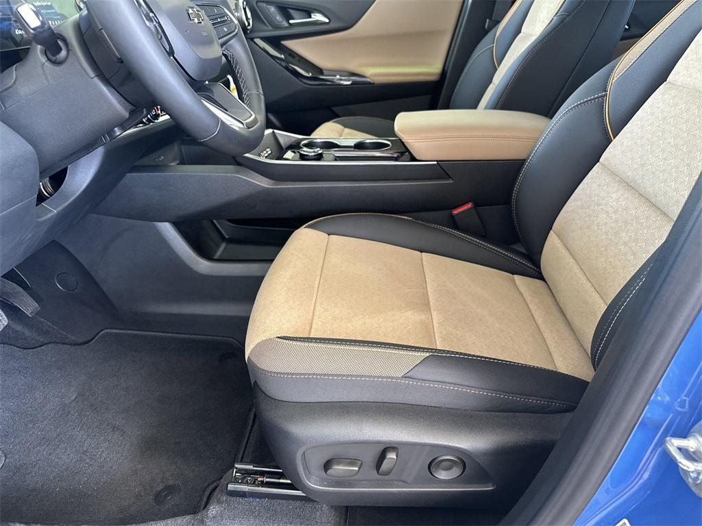 used 2025 Chevrolet Equinox car, priced at $33,342