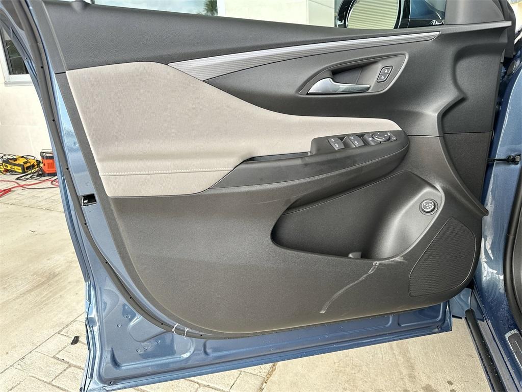 new 2025 Buick Envista car, priced at $29,354