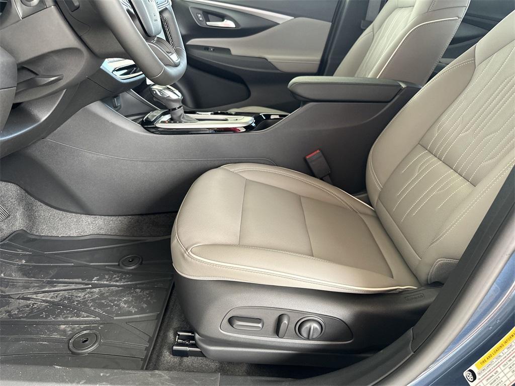 new 2025 Buick Envista car, priced at $29,354