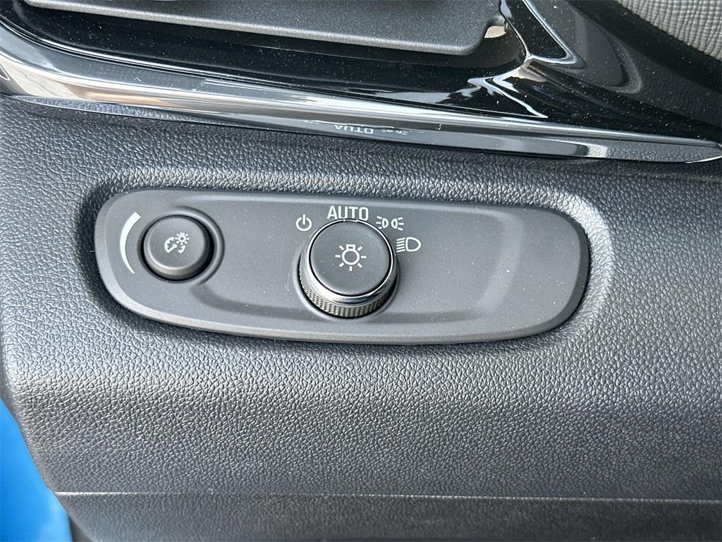 new 2025 Buick Envista car, priced at $30,615