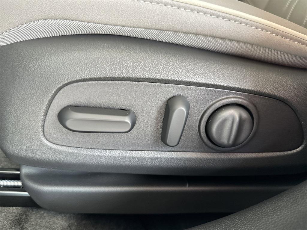 new 2025 Buick Envista car, priced at $29,610