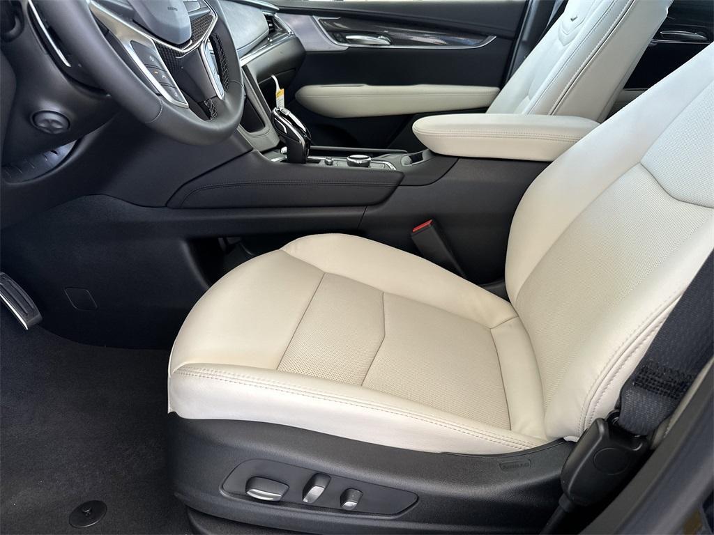 new 2025 Cadillac XT5 car, priced at $63,465