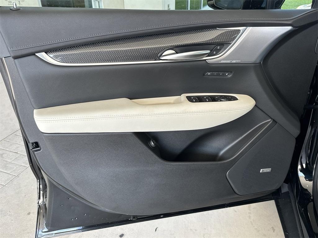 new 2025 Cadillac XT5 car, priced at $63,465