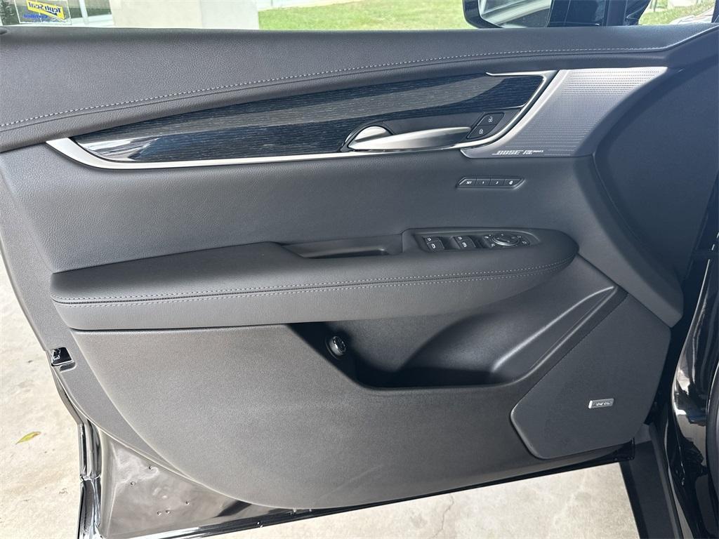 new 2026 Cadillac XT5 car, priced at $60,095