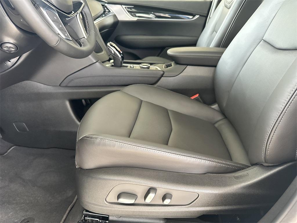new 2026 Cadillac XT5 car, priced at $60,095