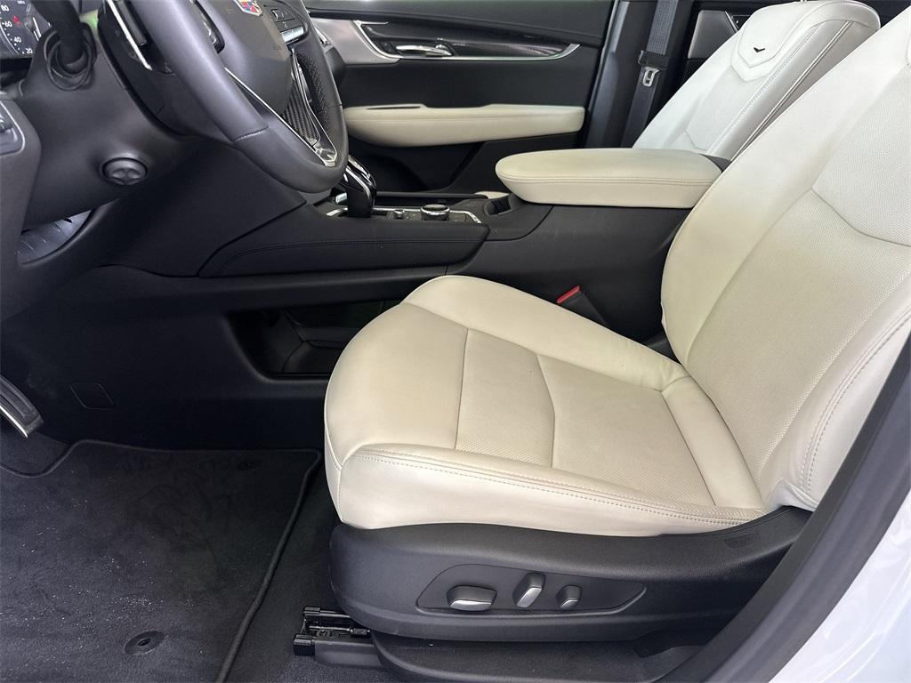 new 2025 Cadillac XT6 car, priced at $63,065