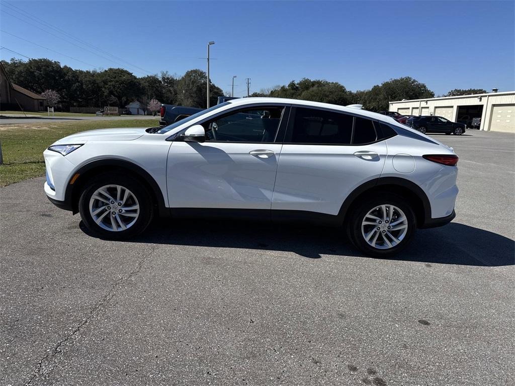 new 2025 Buick Envista car, priced at $23,290