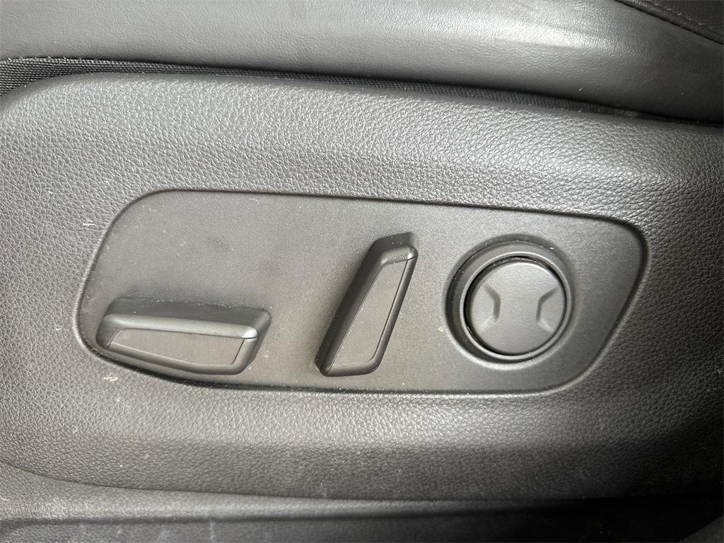 used 2023 Kia Carnival car, priced at $28,581