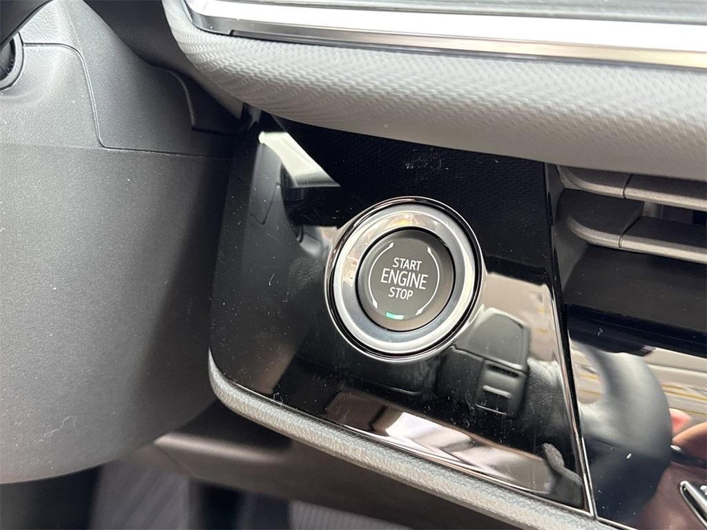 new 2025 Buick Envision car, priced at $36,295