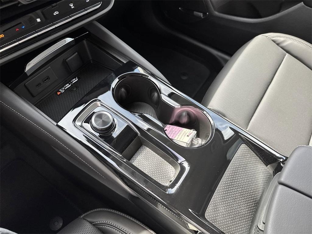 new 2025 Buick Envision car, priced at $36,295