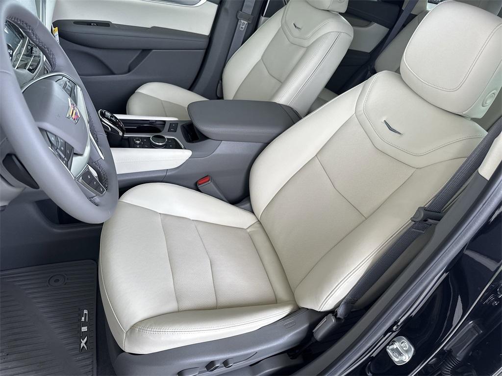 new 2025 Cadillac XT5 car, priced at $57,815