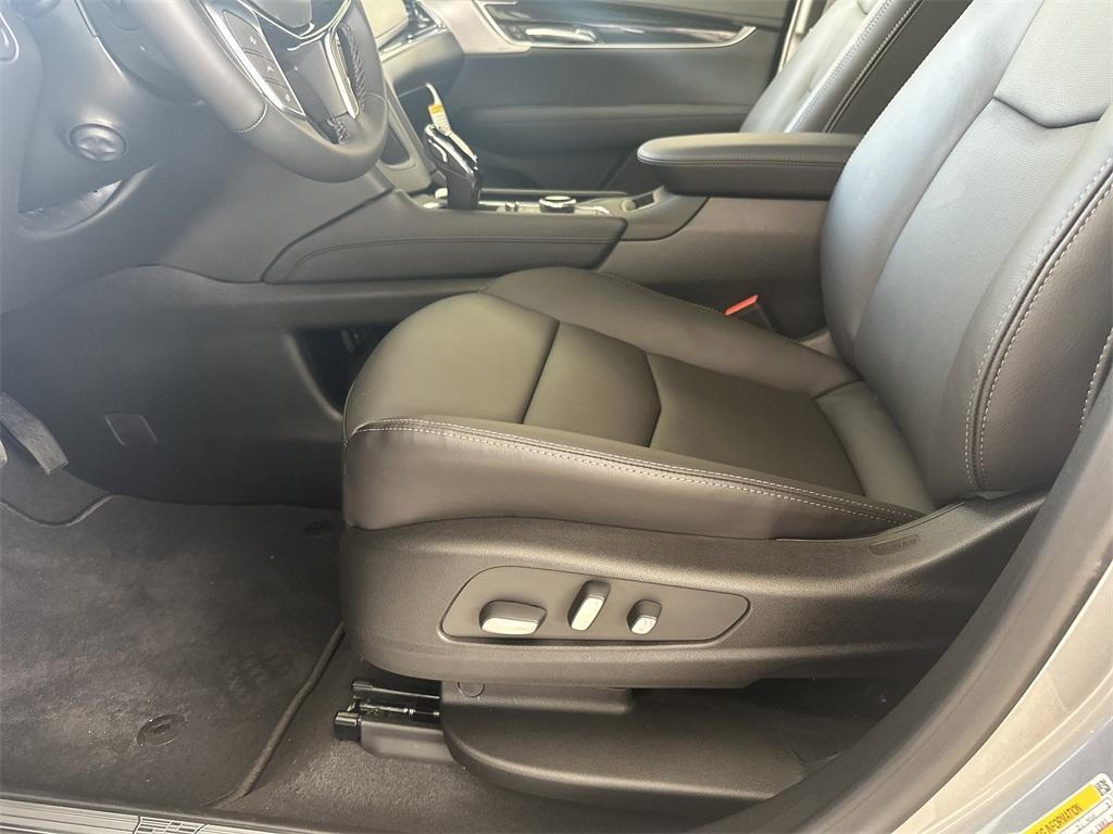 new 2026 Cadillac XT5 car, priced at $59,470