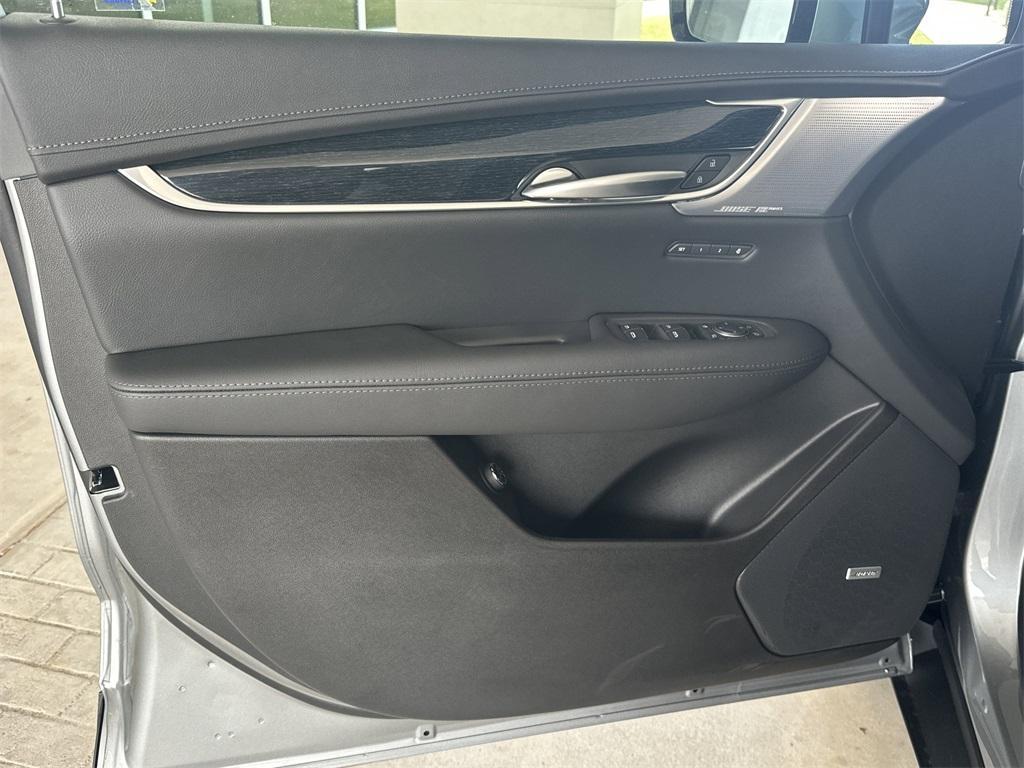 new 2026 Cadillac XT5 car, priced at $59,470