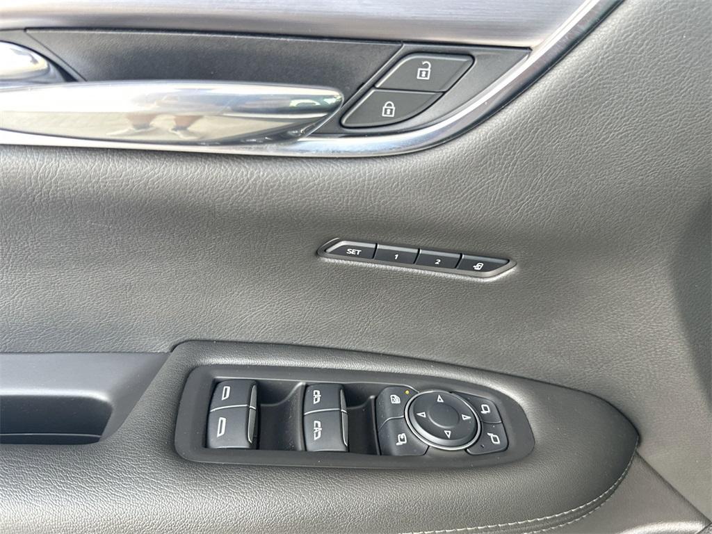 used 2023 Cadillac XT6 car, priced at $33,851