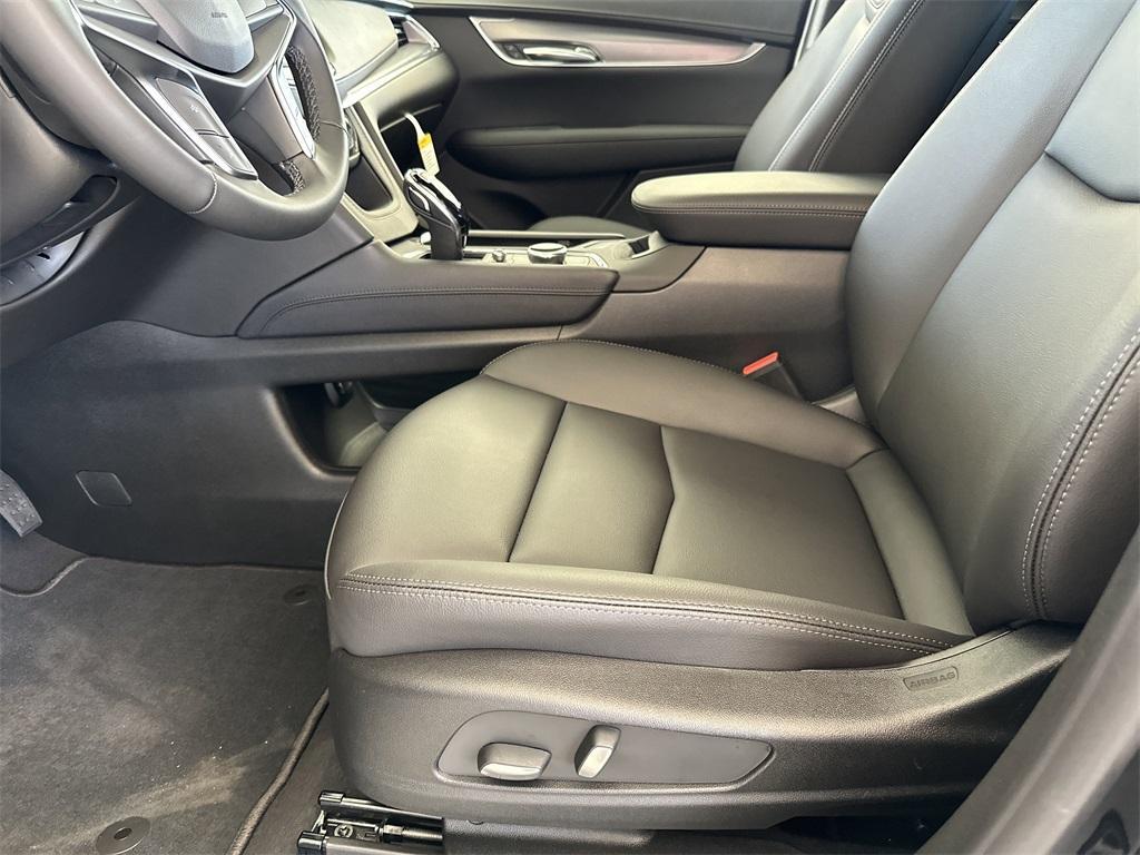 new 2026 Cadillac XT5 car, priced at $48,420