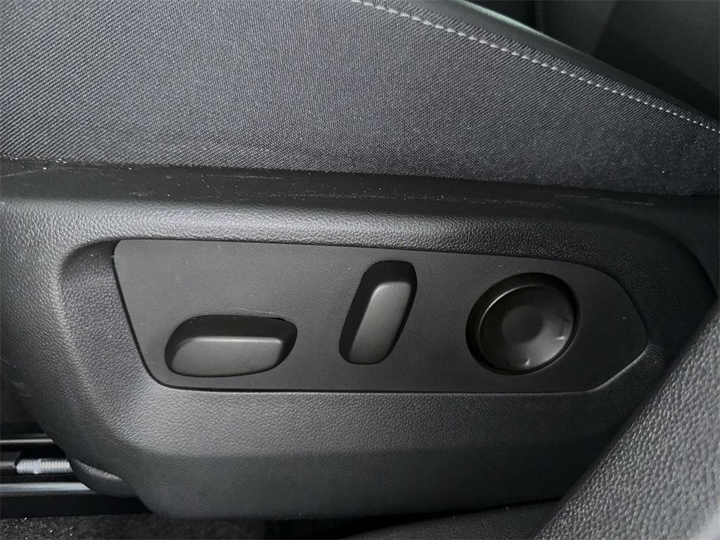 new 2025 Buick Envision car, priced at $34,890