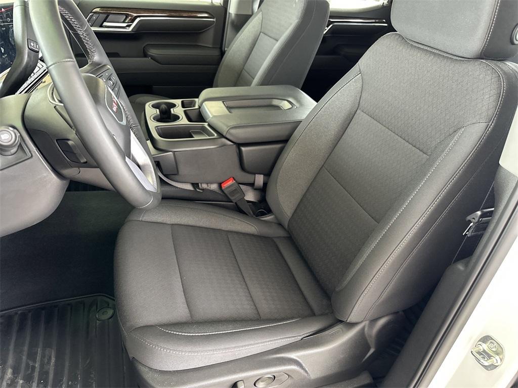 new 2025 GMC Sierra 1500 car, priced at $51,220