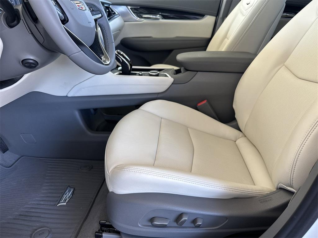 new 2025 Cadillac XT6 car, priced at $62,590