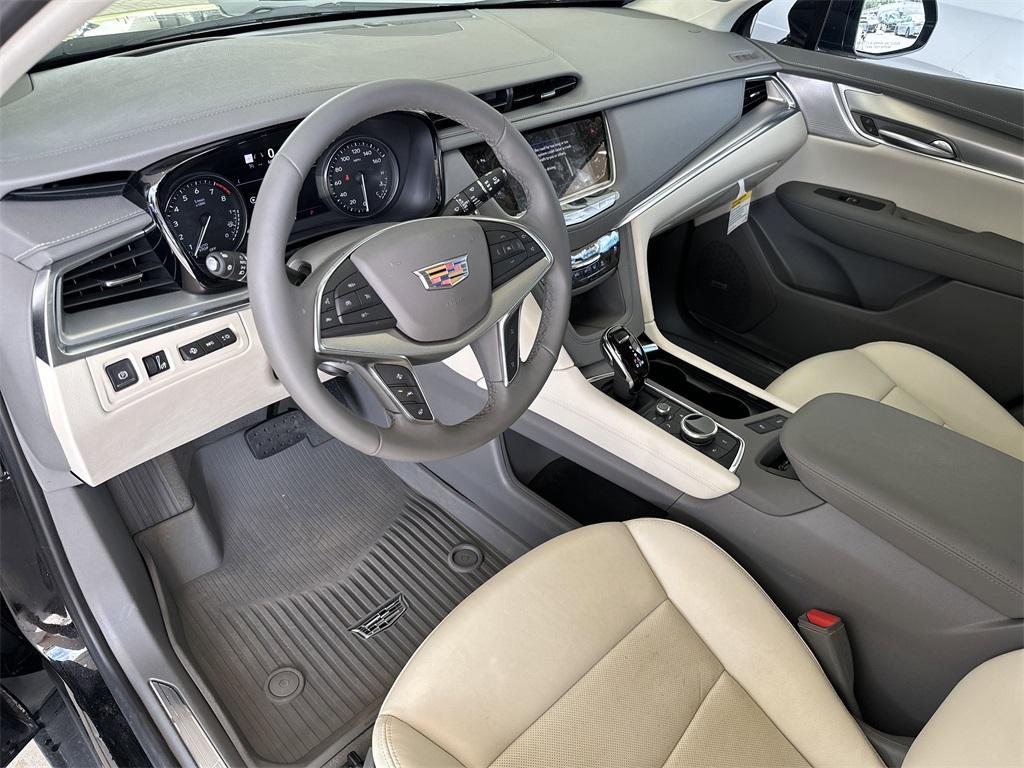 new 2025 Cadillac XT5 car, priced at $57,840
