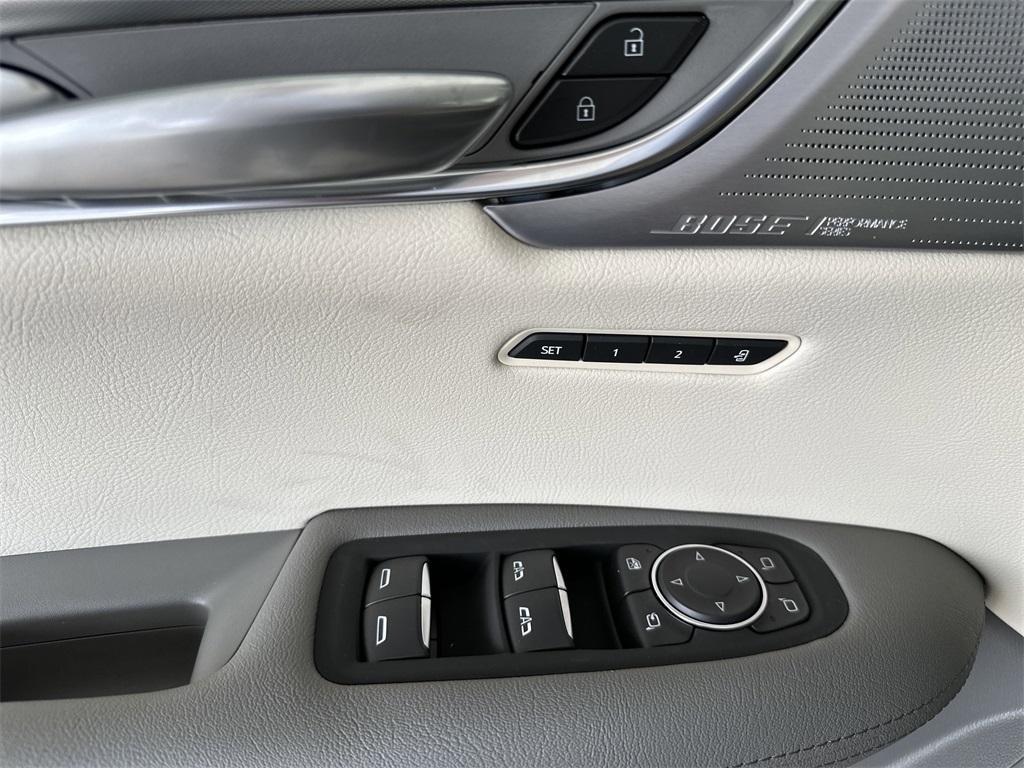 new 2025 Cadillac XT5 car
