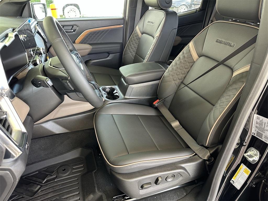 new 2025 GMC Canyon car, priced at $57,585