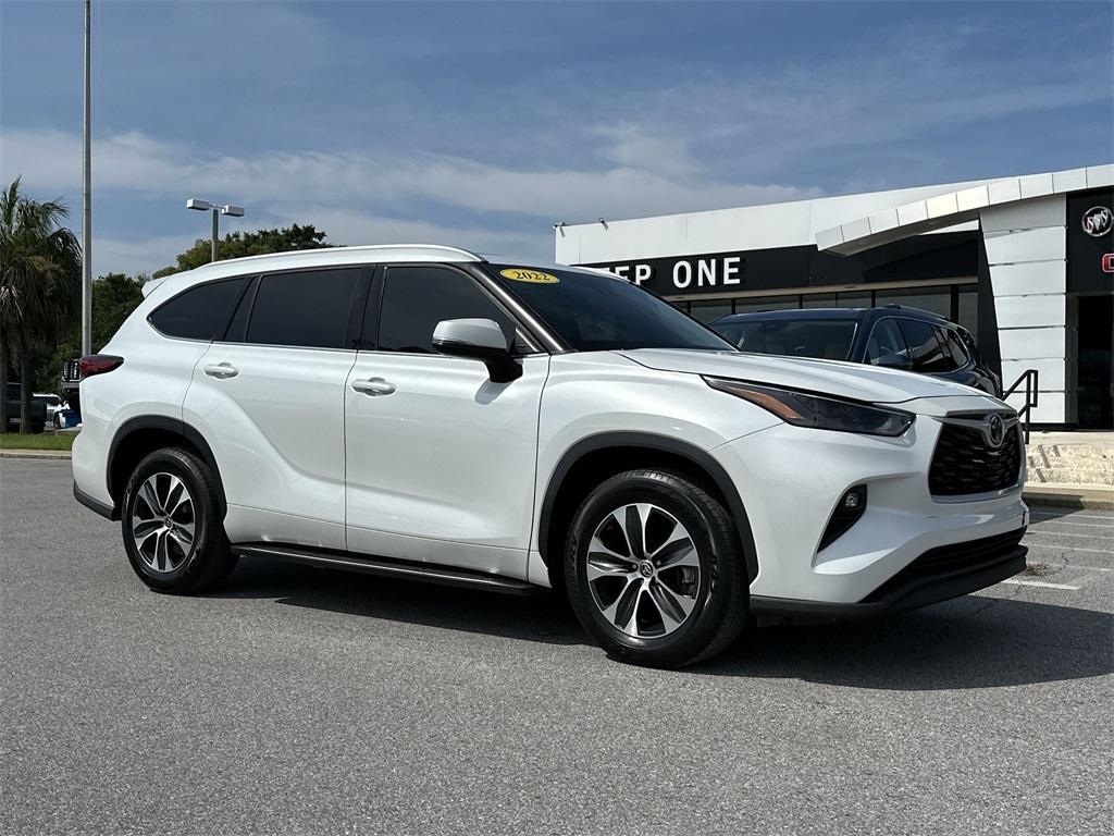 used 2022 Toyota Highlander car, priced at $32,651
