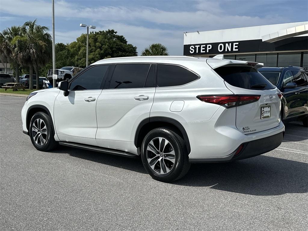 used 2022 Toyota Highlander car, priced at $32,651