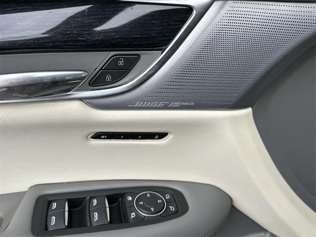used 2024 Cadillac XT6 car, priced at $42,362