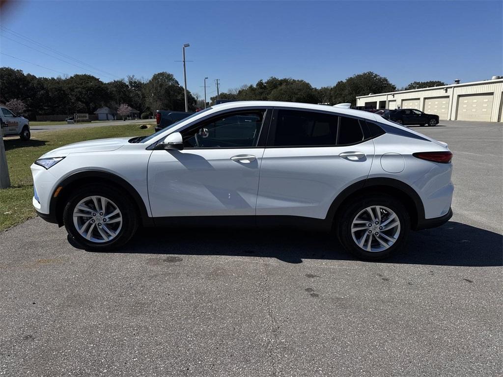 new 2025 Buick Envista car, priced at $23,290