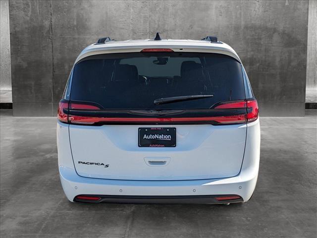 new 2024 Chrysler Pacifica car, priced at $49,228