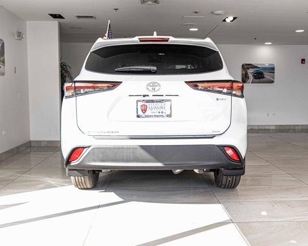 used 2025 Toyota Highlander Hybrid car, priced at $55,999