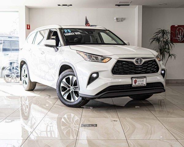 used 2025 Toyota Highlander Hybrid car, priced at $55,999