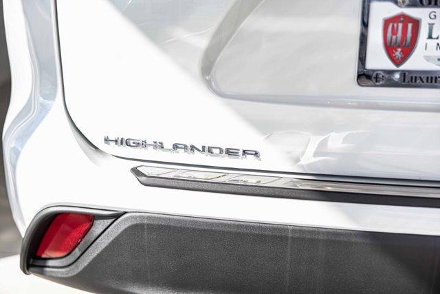 used 2025 Toyota Highlander Hybrid car, priced at $55,999